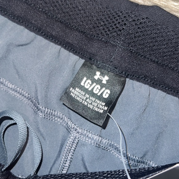 Under Armour peak woven shorts. Size L. NWT - Picture 3 of 5